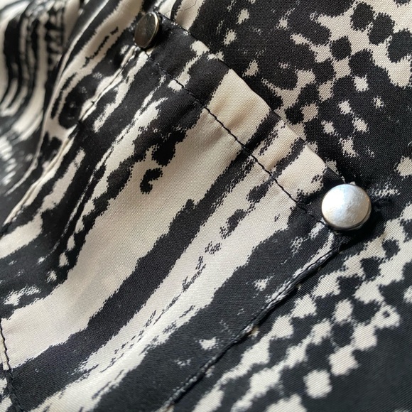 Black Poppy - Racerback Flowy Tank Top - Picture 4 of 5